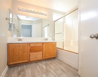 5013 Drifting Creek Avenue - Photo Thumbnail 8