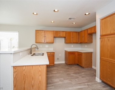 5013 Drifting Creek Avenue - Photo Thumbnail 5