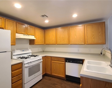 9580 W Reno Avenue - Photo Thumbnail 5