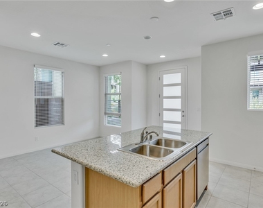 11672 Redwood Mountain Avenue - Photo Thumbnail 7