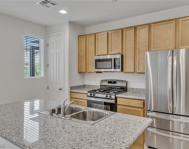 11672 Redwood Mountain Avenue - Photo Thumbnail 10