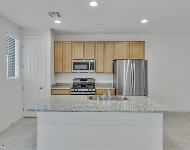 11672 Redwood Mountain Avenue - Photo Thumbnail 6