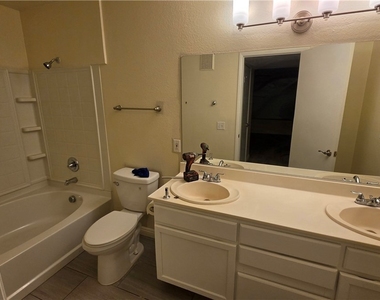 5241 Caspian Springs Drive - Photo Thumbnail 10