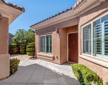 305 Corsicana Street - Photo Thumbnail 5