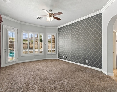305 Corsicana Street - Photo Thumbnail 26