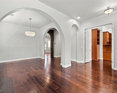305 Corsicana Street - Photo Thumbnail 11