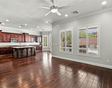 305 Corsicana Street - Photo Thumbnail 13