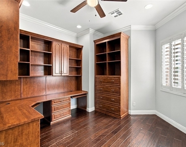 305 Corsicana Street - Photo Thumbnail 12