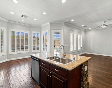305 Corsicana Street - Photo Thumbnail 16