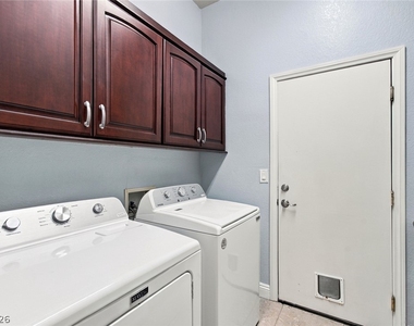 305 Corsicana Street - Photo Thumbnail 20