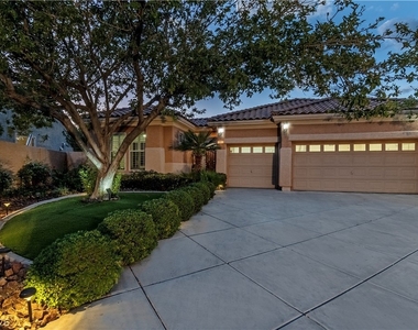 305 Corsicana Street - Photo Thumbnail 3