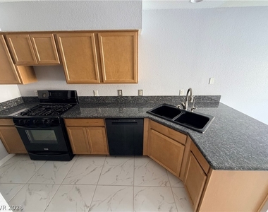 2832 Mill Point Drive - Photo Thumbnail 12