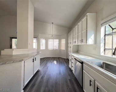 98 Trevor Drive - Photo Thumbnail 2