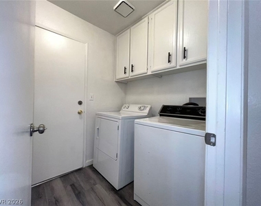 98 Trevor Drive - Photo Thumbnail 10