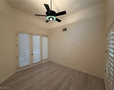 2121 Stone Croft Street - Photo Thumbnail 7