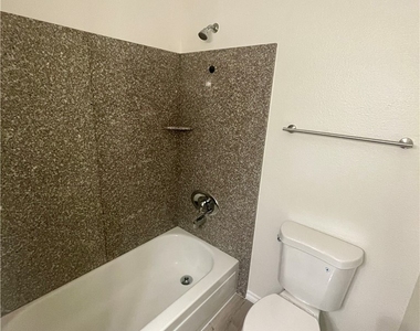 5206 River Glen Drive - Photo Thumbnail 26