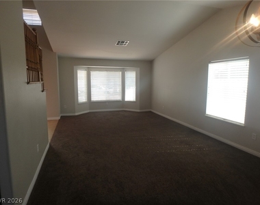 8421 Gillette Avenue - Photo Thumbnail 3