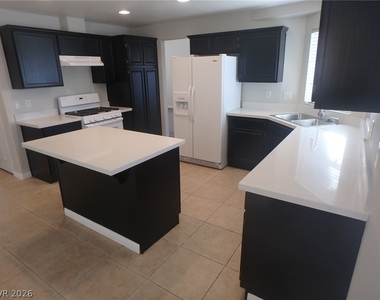 8421 Gillette Avenue - Photo Thumbnail 6