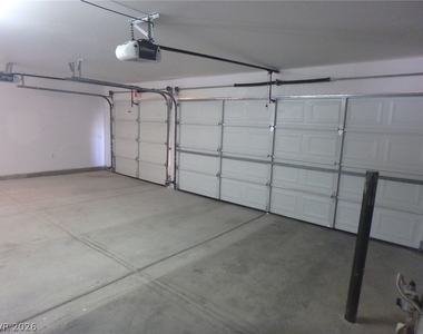 8421 Gillette Avenue - Photo Thumbnail 16