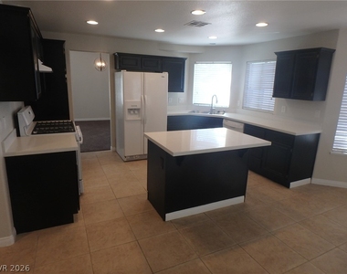 8421 Gillette Avenue - Photo Thumbnail 5