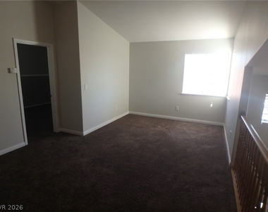 8421 Gillette Avenue - Photo Thumbnail 9