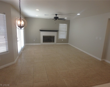 8421 Gillette Avenue - Photo Thumbnail 7