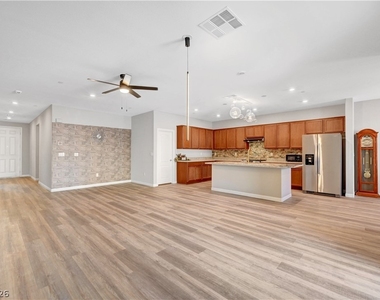 378 Hellebores Avenue - Photo Thumbnail 3
