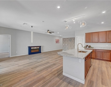 378 Hellebores Avenue - Photo Thumbnail 8