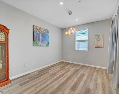378 Hellebores Avenue - Photo Thumbnail 10