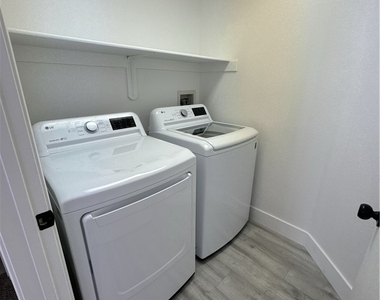 10517 Beachwalk Place - Photo Thumbnail 20