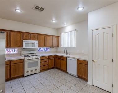 98 Glendive Street - Photo Thumbnail 27