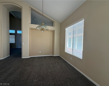 157 Lakewood Garden Drive - Photo Thumbnail 2