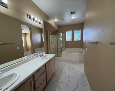 157 Lakewood Garden Drive - Photo Thumbnail 15