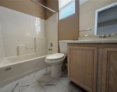 157 Lakewood Garden Drive - Photo Thumbnail 12