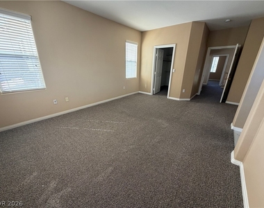 157 Lakewood Garden Drive - Photo Thumbnail 13