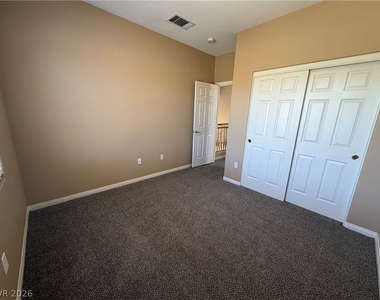157 Lakewood Garden Drive - Photo Thumbnail 11