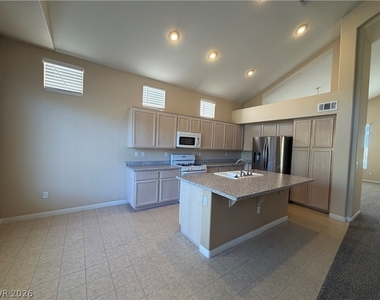 157 Lakewood Garden Drive - Photo Thumbnail 3