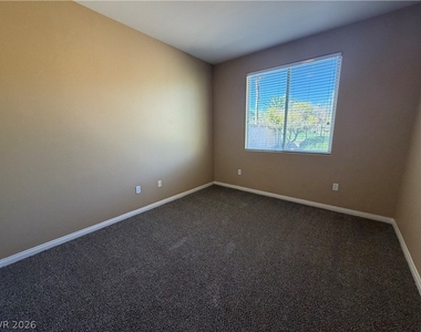 157 Lakewood Garden Drive - Photo Thumbnail 6