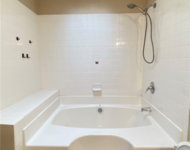 3145 E Flamingo Road - Photo Thumbnail 7