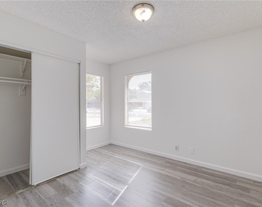 3821 Summer Breeze Circle - Photo Thumbnail 20
