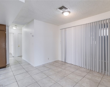 3821 Summer Breeze Circle - Photo Thumbnail 14