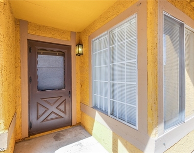 3821 Summer Breeze Circle - Photo Thumbnail 2