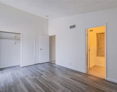 3821 Summer Breeze Circle - Photo Thumbnail 16