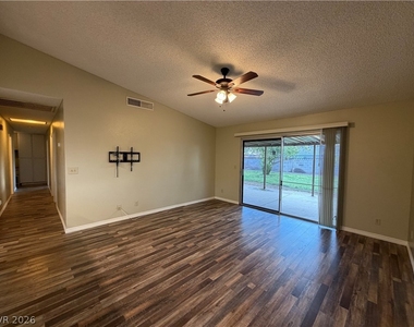 1321 Elsa Way - Photo Thumbnail 14