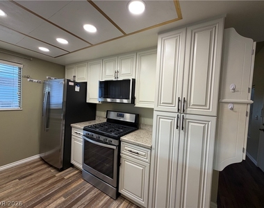 1321 Elsa Way - Photo Thumbnail 10