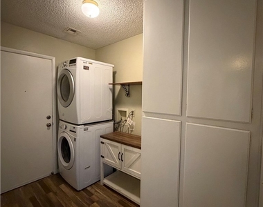1321 Elsa Way - Photo Thumbnail 23