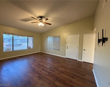 1321 Elsa Way - Photo Thumbnail 6
