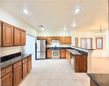8936 Snowtrack Avenue - Photo Thumbnail 11
