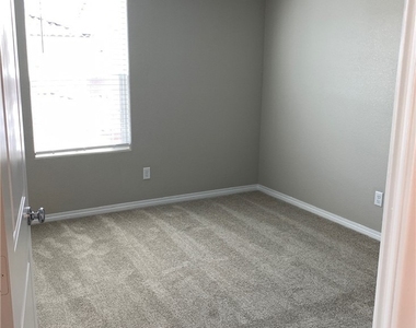 3640 Mirandela Lane - Photo Thumbnail 41