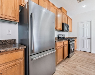 6176 Calm Breeze Avenue - Photo Thumbnail 16